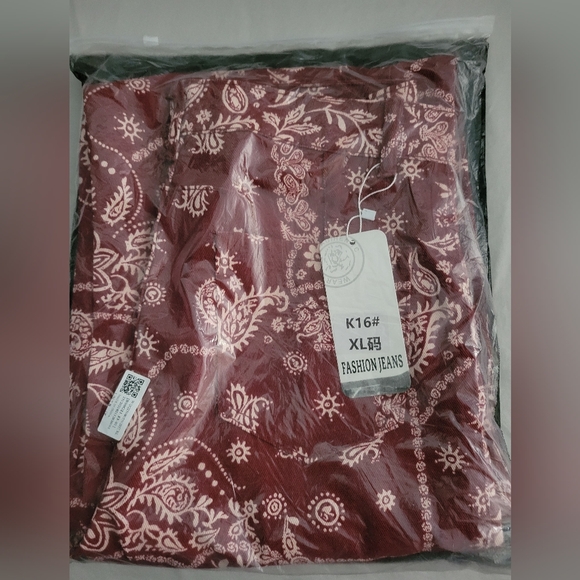 Wide-Leg Trousers with a Paisley Pattern in a Vintage Bohemian Design - Picture 2 of 7